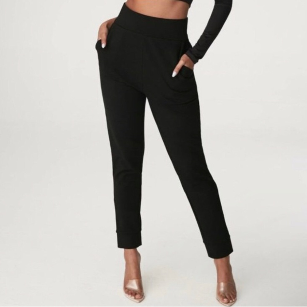 ❤️ ISO ❤️ MESHKI Amelia High Waisted Joggers. Size XS in black